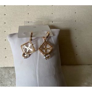 🌺  New/ Gold laminated Earrings